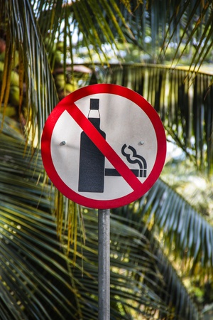 Smoke Free Environment Sign displayed in beautiful natural surroundings.の写真素材
