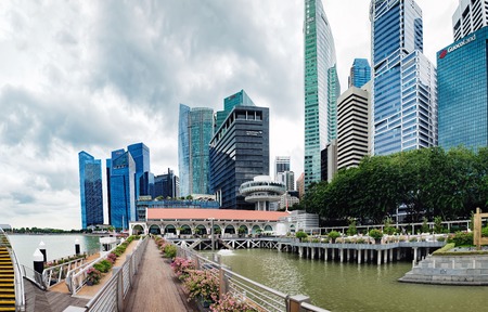 Singapore, Singapore - January 16, 2018: Singapore Skyline and view of Marina Bay seen from the pierのeditorial素材