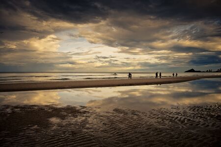 Beach & Sky reflection in Hua Hinの写真素材