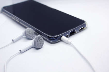 Headphones take advantage of mobile