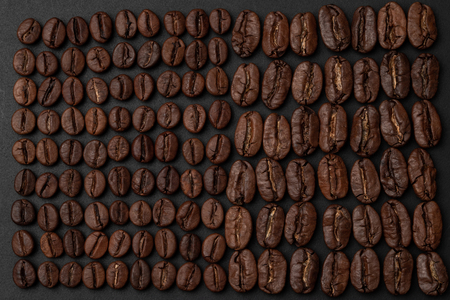 Roasted coffee beans on black backgroundの写真素材