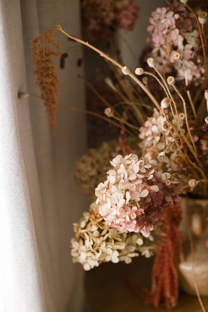 Dry hydrangea, poppy and amaranth in stylish vase close up. Fall decor in modern living room. Thanksgiving and Halloween. Autumn floral arrangementの写真素材