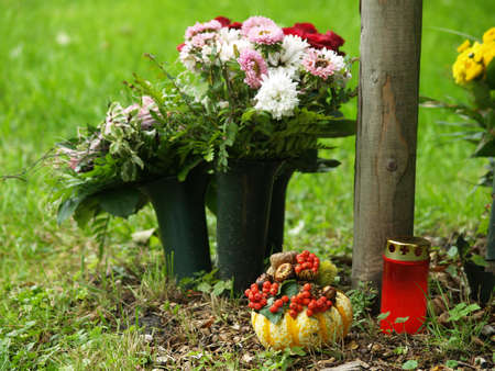 Grave decoration with candle
