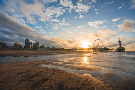 sunset at the pier, Scheveningen 12-12-2020, Netherlandsのeditorial素材