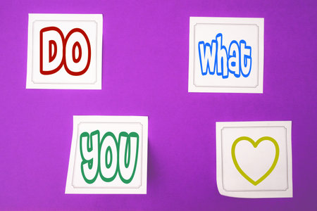 Positive message on a sticky note, on a purple background. Creative background.の写真素材