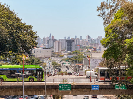 Highway traffic in the center of SÃ£o Paulo. Liberdade, Sao Paulo, Brazil. November 11, 2025.のeditorial素材