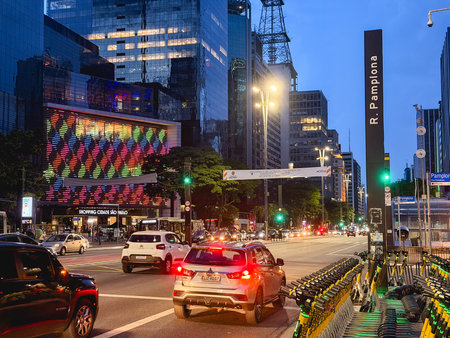 Evening at Paulista Avenue with the lights on. Januari 10, 2025. Sao Paulo SP Brazil.のeditorial素材