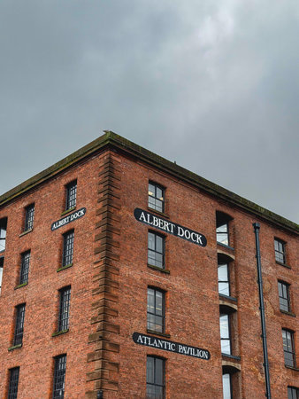 Februari 11, Liverpool, UK. Old buildings at the Royal Albert Dock in Liverpoolのeditorial素材