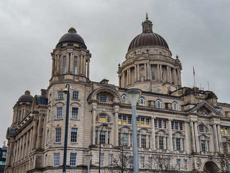 Februari 11, Liverpool, UK. Old buildings, at the waterfront in Liverpool.のeditorial素材
