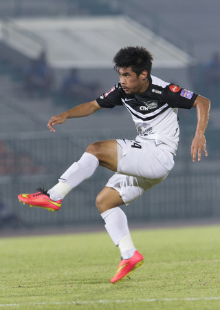 BANGKOK ,THAILAND : October 15 : Krerkrit Taweekarn Midfielder of Chonburi FC andThailand national team players AT ARMY Stadium ; inThai Premier League 2014  on 15 October 2014 ,  Bangkok Thailand.のeditorial素材