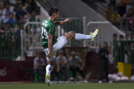 BANGKOK,THAILAND:August 2015:Chatri Chimthale of Bang kokgass fc during football Chang FA Cup round of 16 teams between BANGKOK GLASS FC and BURIRAM UNITED at LEO Stadium on August,12,2015inThailand.のeditorial素材