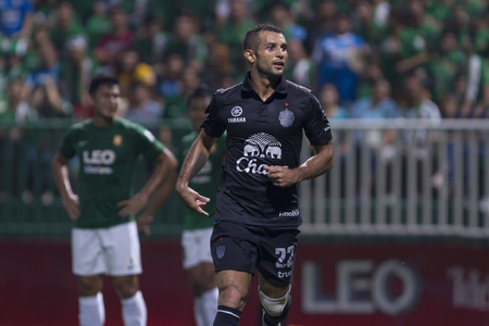 BANGKOK,THAILAND:August 2015:Gilberto Macedo Da Macena of Buriram UTD during football Chang FA Cup round of 16 teams between BANGKOK GLASS FC and BURIRAM UNITED at LEO Stadium on August,12,2015inThailand.のeditorial素材