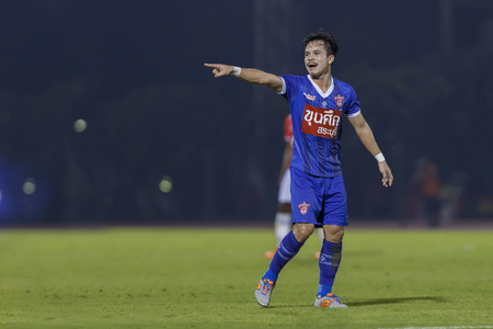 BANGKOK,THAILAND:November 2015:Piyachat of Saraburi in football Toyota Thai Premier League between BEC Tero Sasana FC and Saraburi FC at 72nd Anniversary Stadium on November,29,2015;Thailand.のeditorial素材