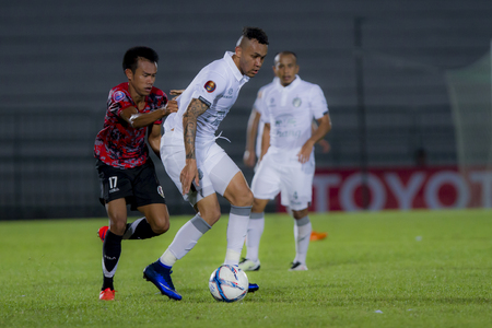 BANGKOK,THAILAND:APRIL;2016:Weslley Smith of Buriram during football Toyota League cup between Army FC and BURIRAM UTD. , at Army Stadium on April 10,2016:Thailand.のeditorial素材