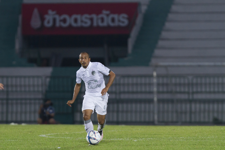 BANGKOK,THAILAND:APRIL;2016:Adun Laso of Buriram during football Toyota League cup between Army FC and BURIRAM UTD. , at Army Stadium on April 10,2016:Thailand.のeditorial素材
