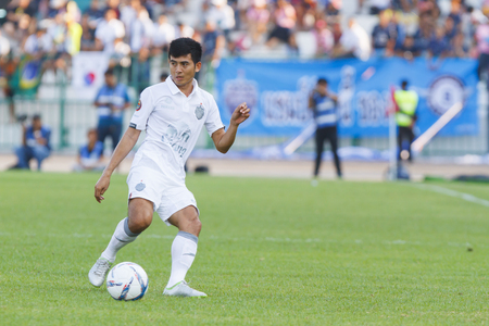 BANGKOK,THAILAND:APRIL;2016:Sathapon Dangsri of Buriram during football Toyota League cup between Army FC and BURIRAM UTD. , at Army Stadium on April 10,2016:Thailand.のeditorial素材