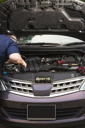 Frontal shot of a car mechanic fixing a carの写真素材
