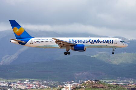 Las Palmas / Spain - November 26, 2015: Thomas Cook Airlines Boeing 757-200 G-WJAN passenger charter plane landing at Canary, Las Palmas Airportのeditorial素材