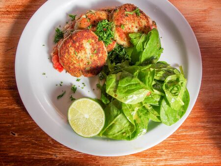Vegan / Vegetarian: Rosti / R?sti smashed potatoes pancake with herbs, fresh spinach and lemon