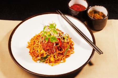Vegetarian noodles with Szechwan sauce capsicum and spring onion, garnished with fresh parsleyの写真素材