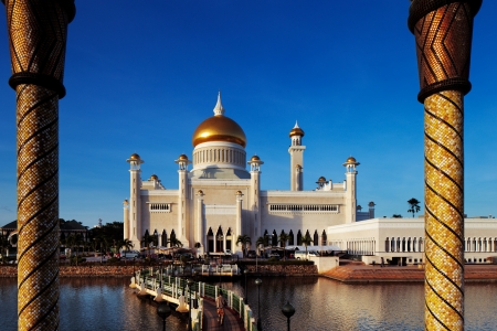 The center piece of Brunei s capital Bandar Seri Begawan is the majestic Sultan Omar Ali Saifuddien Mosqueの写真素材