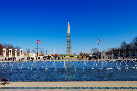 The U S  National World War II Memorial in Washington DC, USA  It commemorates Americans who served in the armed forces and as civilians during World War II のeditorial素材