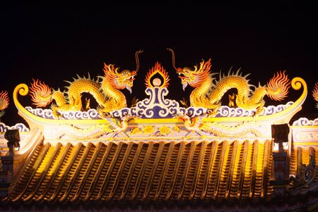 2 Dragons on the chinese temple roofの写真素材