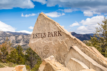 Estes Park sign welcoming to this beautiful townの写真素材