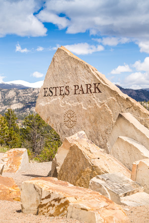 Estes Park sign welcoming to this beautiful townの写真素材