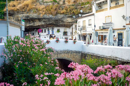 White washed houses built under the rock in Setenil de las Bodegas, Andalucia, Spainの写真素材