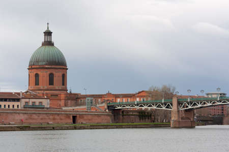 Peter's bridge over the Garonne river in Toulouseの写真素材