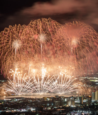 Fireworks that brighten up summer nightsの写真素材