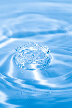 A beautiful water crown on the water surface