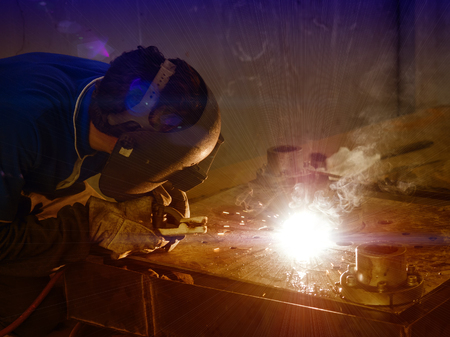Operator welding machine structure by electric welding