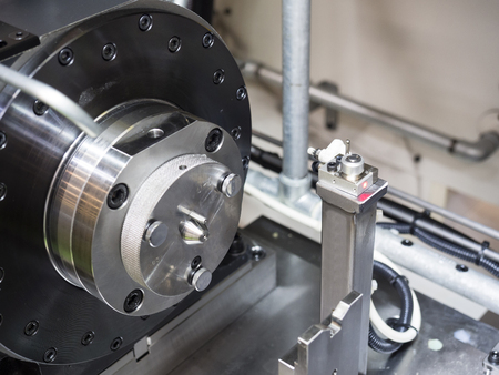 set cutting tool before machining automotive part by CNC latheの写真素材