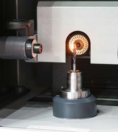 High technology tool presetting machine inspection diameter radius center and tool length by high accuracy vision microscope and conputer programing, runout check, cutting flute check, corner radius checkの写真素材