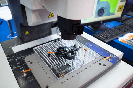 operator inspection high precision part by automate vision system