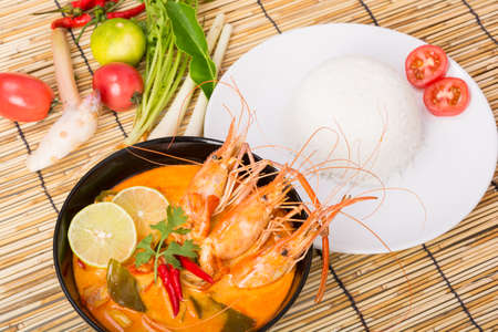 Tom Yum Goong, Thai hot spicy soup shrimp on wooden backgroundの写真素材