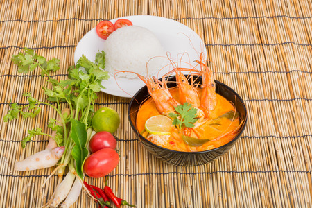 Tom Yum Goong, Thai hot spicy soup shrimp on wooden backgroundの写真素材