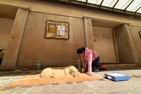 27 04 2019 Italy, Venice: Italian streets. A woman making a dog sculptureのeditorial素材