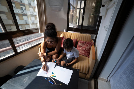 Mother and child engaging in creative drawing activityの写真素材