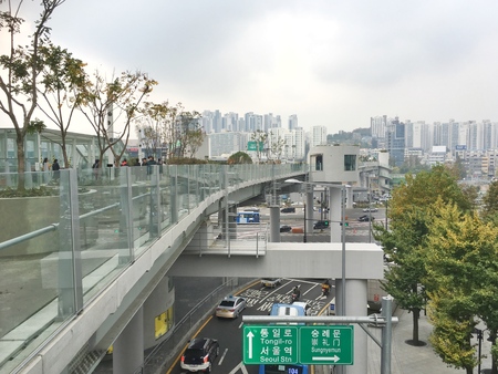 Seoullo 7017  a new pedestrian walking in South Korea on cityscape backgroundのeditorial素材