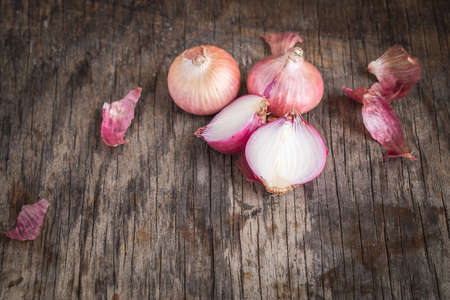Shallots sliced on old wood tableの写真素材