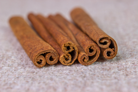 cinnamon sticks on a gray brown linen background.の写真素材