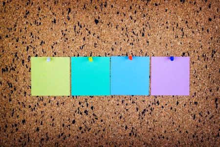 sticky note on cork board, empty space for textの写真素材