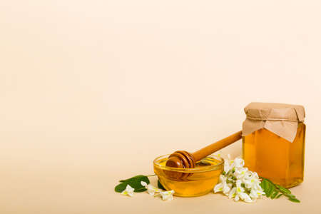 robinia honey bollte with acacia blossoms on colored table.の写真素材