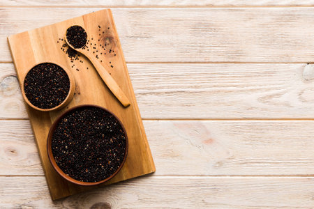 quinoa seeds in bowl and spoon on colored background. Healthy quinoa in small bowl. Healthy superfood.の写真素材