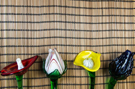 4 crystal flowers on a table の写真素材