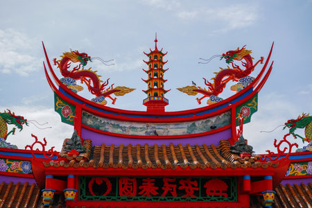 Chinese temple roof with dragons and pagoda. Ling San temple in Tuaran, Sabah, Malaysia.の写真素材