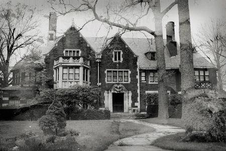 a classic mansion looks like a haunted house